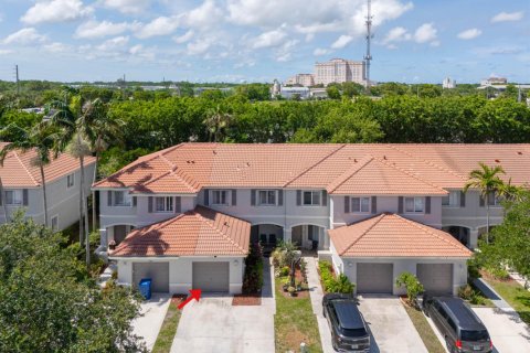 Townhouse in Riviera Beach, Florida 3 bedrooms, 145.95 sq.m. № 2180314 - photo 4