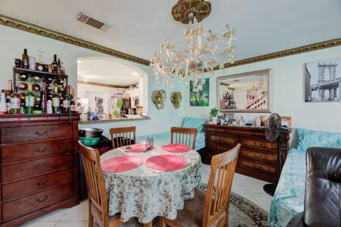 Townhouse in Riviera Beach, Florida 3 bedrooms, 145.95 sq.m. № 2180314 - photo 10