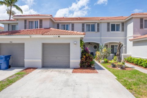 Townhouse in Riviera Beach, Florida 3 bedrooms, 145.95 sq.m. № 2180314 - photo 2