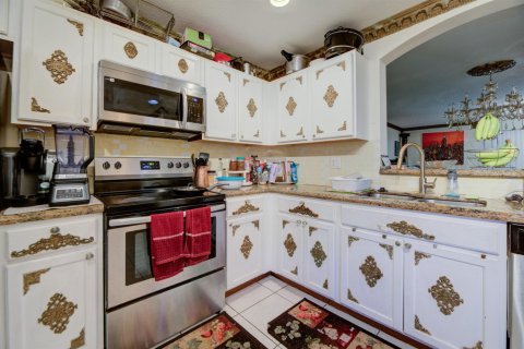 Townhouse in Riviera Beach, Florida 3 bedrooms, 145.95 sq.m. № 2180314 - photo 12