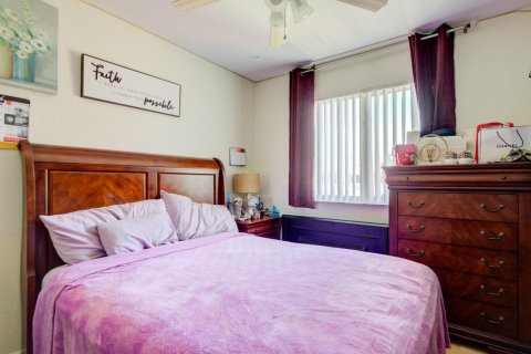 Townhouse in Riviera Beach, Florida 3 bedrooms, 145.95 sq.m. № 2180314 - photo 19