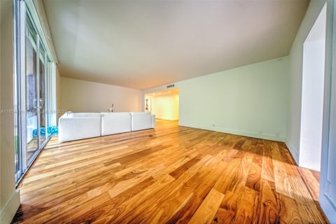Condo in Key Biscayne, Florida, 2 bedrooms  № 1874962 - photo 11
