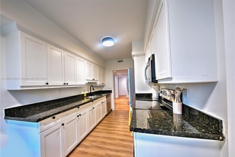 Condo in Key Biscayne, Florida, 2 bedrooms  № 1874962 - photo 1