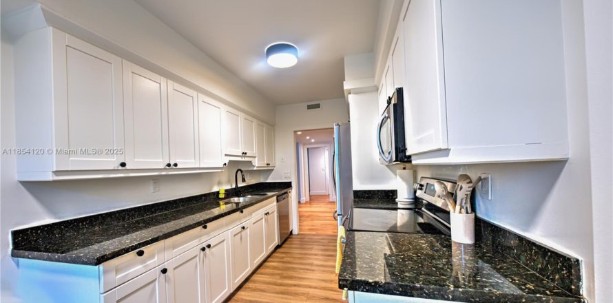 Condo in Key Biscayne, Florida, 2 bedrooms № 1874962