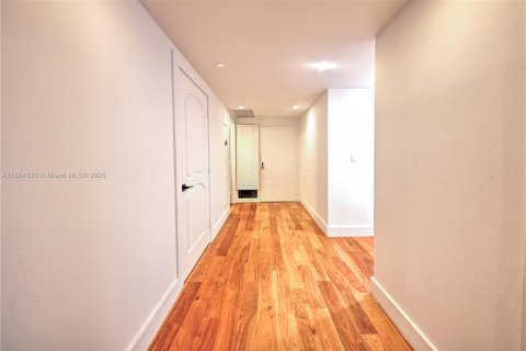 Condo in Key Biscayne, Florida, 2 bedrooms  № 1874962 - photo 12