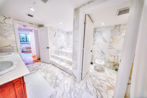 Condo in Key Biscayne, Florida, 2 bedrooms  № 1874962 - photo 15