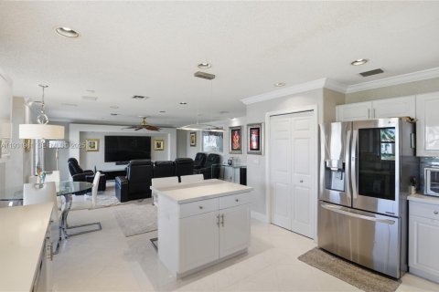 Купить виллу или дом в Мирамар, Флорида 4 спальни, 313.82м2, № 1990983 - фото 17