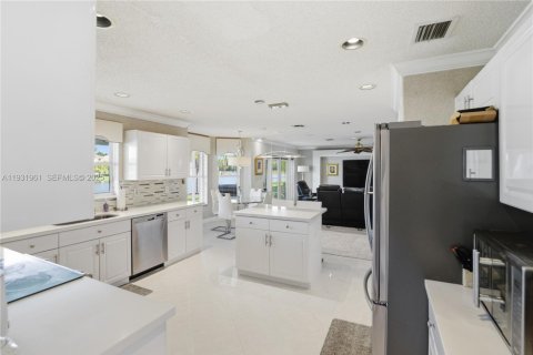 Купить виллу или дом в Мирамар, Флорида 4 спальни, 313.82м2, № 1990983 - фото 15