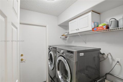 Купить виллу или дом в Мирамар, Флорида 4 спальни, 313.82м2, № 1990983 - фото 27