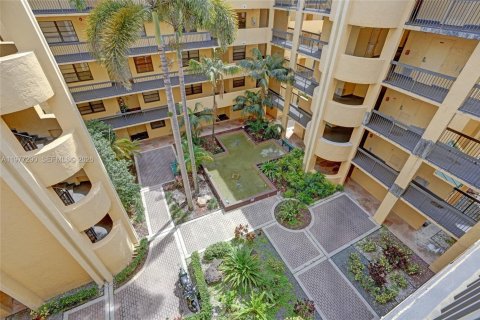 Condo in Lauderhill, Florida, 2 bedrooms  № 2042187 - photo 23