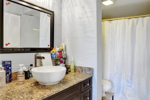 Condo in Lauderhill, Florida, 2 bedrooms  № 2042187 - photo 19