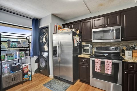 Condo in Lauderhill, Florida, 2 bedrooms  № 2042187 - photo 7