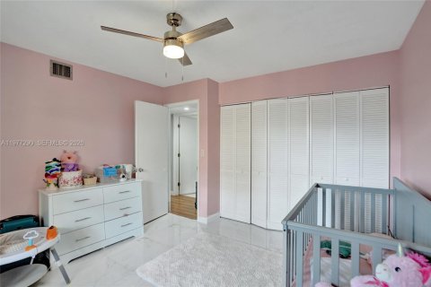 Condo in Lauderhill, Florida, 2 bedrooms  № 2042187 - photo 4