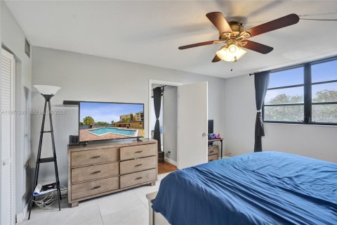 Condo in Lauderhill, Florida, 2 bedrooms  № 2042187 - photo 18