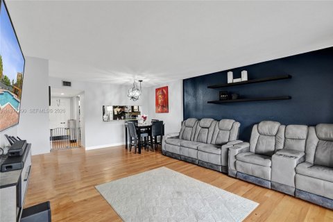 Condo in Lauderhill, Florida, 2 bedrooms  № 2042187 - photo 12