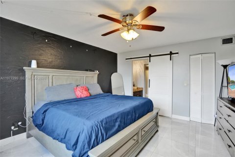 Condo in Lauderhill, Florida, 2 bedrooms  № 2042187 - photo 16