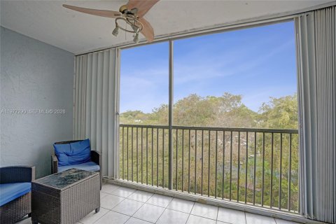Condo in Lauderhill, Florida, 2 bedrooms  № 2042187 - photo 13