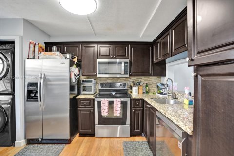 Condo in Lauderhill, Florida, 2 bedrooms  № 2042187 - photo 6