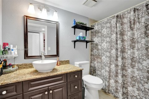 Condo in Lauderhill, Florida, 2 bedrooms  № 2042187 - photo 5