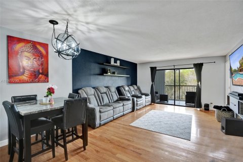 Condo in Lauderhill, Florida, 2 bedrooms  № 2042187 - photo 9