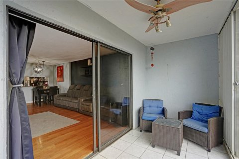 Condo in Lauderhill, Florida, 2 bedrooms  № 2042187 - photo 14