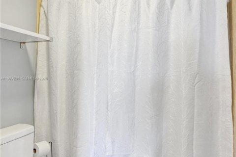 Condo in Lauderhill, Florida, 2 bedrooms  № 2042187 - photo 21