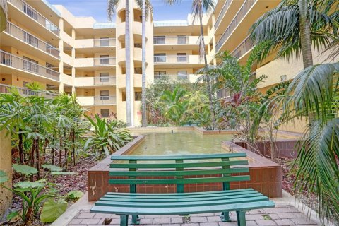Condo in Lauderhill, Florida, 2 bedrooms  № 2042187 - photo 24