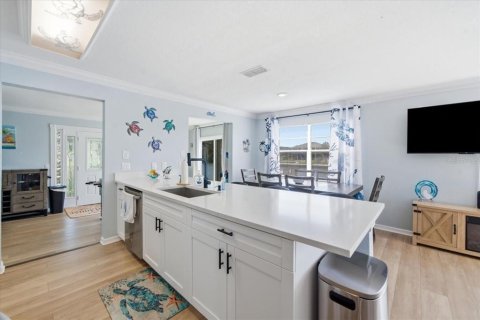 House in Hernando Beach, Florida 3 bedrooms, 120.96 sq.m. № 2222969 - photo 16