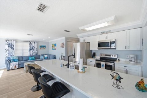 House in Hernando Beach, Florida 3 bedrooms, 120.96 sq.m. № 2222969 - photo 12