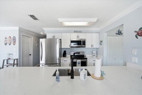 House in Hernando Beach, Florida 3 bedrooms, 120.96 sq.m. № 2222969 - photo 11