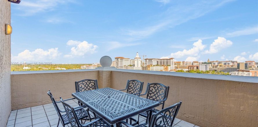 Condominio en Miami, Florida, 2 dormitorios  № 1862044