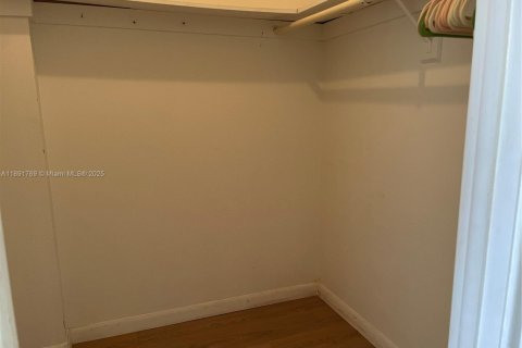 Copropriété à louer à Hallandale Beach, Floride: 1 chambre, 78.69 m2 № 1943893 - photo 7