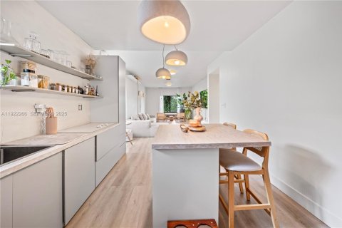 Купить виллу или дом в Майами, Флорида 2 спальни, 101.82м2, № 2019044 - фото 19