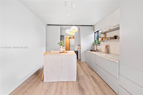 Купить виллу или дом в Майами, Флорида 2 спальни, 101.82м2, № 2019044 - фото 17