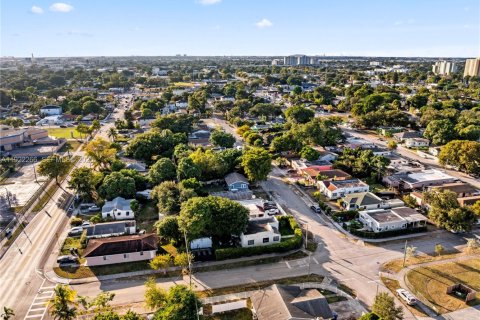 Купить виллу или дом в Майами, Флорида 2 спальни, 101.82м2, № 2019044 - фото 3