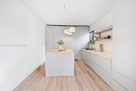 Купить виллу или дом в Майами, Флорида 2 спальни, 101.82м2, № 2019044 - фото 15