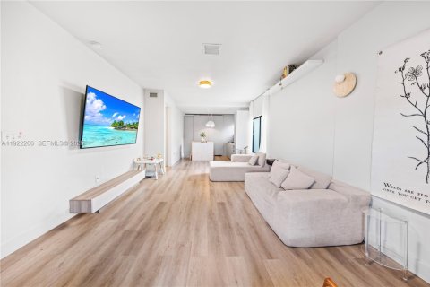 Купить виллу или дом в Майами, Флорида 2 спальни, 101.82м2, № 2019044 - фото 16