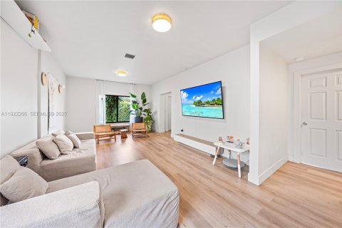 Дом в Майами, Флорида 2 спальни, 101.82м2 № 2019044