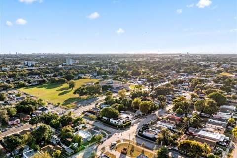 Купить виллу или дом в Майами, Флорида 2 спальни, 101.82м2, № 2019044 - фото 6