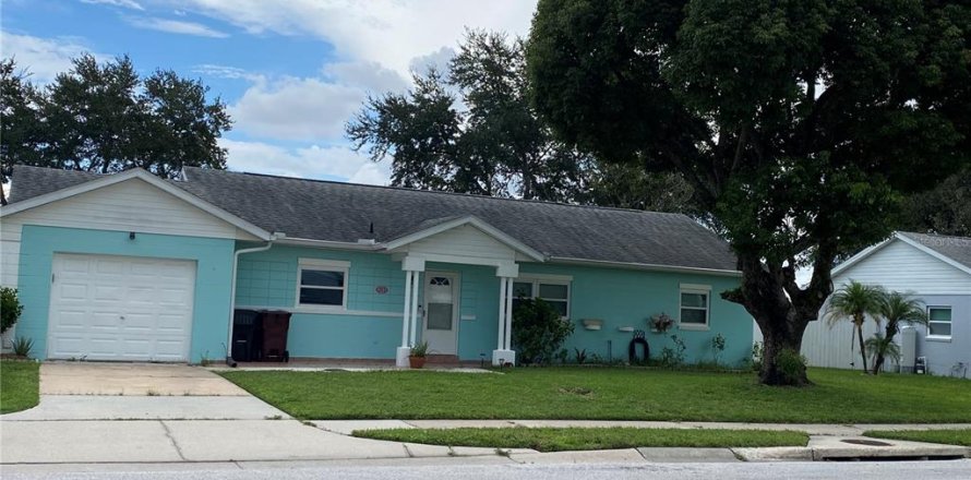 House in Orlando, Florida 3 bedrooms, 115.94 sq.m. № 1905422