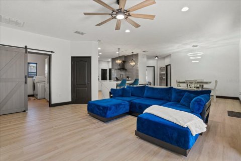 House in Sarasota, Florida 3 bedrooms, 181.72 sq.m. № 2099478 - photo 9