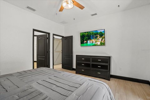 House in Sarasota, Florida 3 bedrooms, 181.72 sq.m. № 2099478 - photo 23