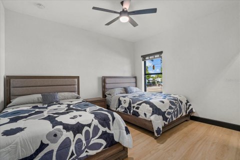 House in Sarasota, Florida 3 bedrooms, 181.72 sq.m. № 2099478 - photo 19