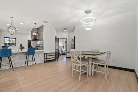 House in Sarasota, Florida 3 bedrooms, 181.72 sq.m. № 2099478 - photo 5