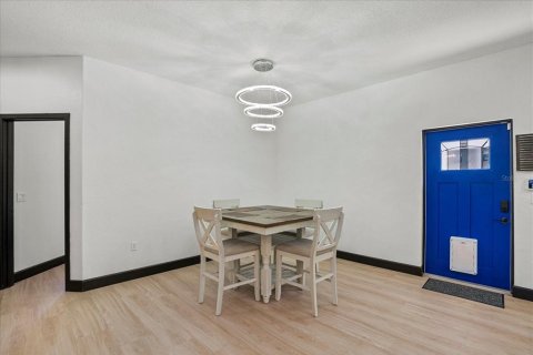 House in Sarasota, Florida 3 bedrooms, 181.72 sq.m. № 2099478 - photo 10
