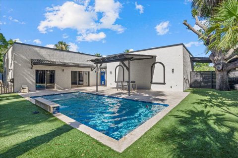 House in Sarasota, Florida 3 bedrooms, 181.72 sq.m. № 2099478 - photo 30