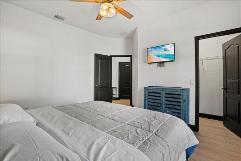 House in Sarasota, Florida 3 bedrooms, 181.72 sq.m. № 2099478 - photo 18
