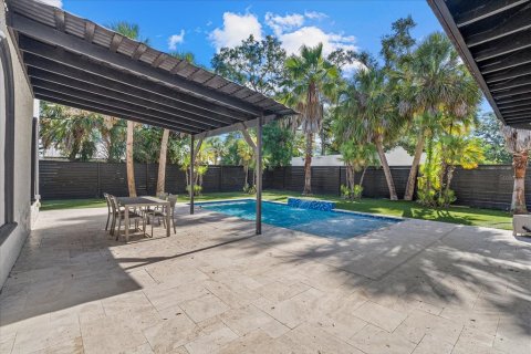 House in Sarasota, Florida 3 bedrooms, 181.72 sq.m. № 2099478 - photo 27