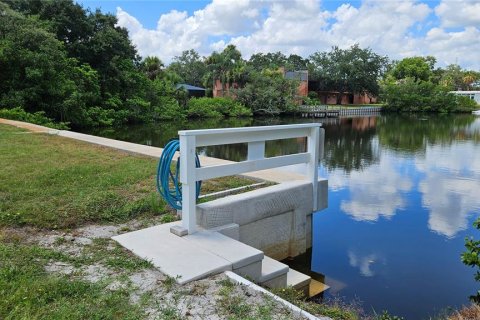 Condominio en venta en Palm Harbor, Florida, 2 dormitorios, 83.61 m2 № 2167549 - foto 27