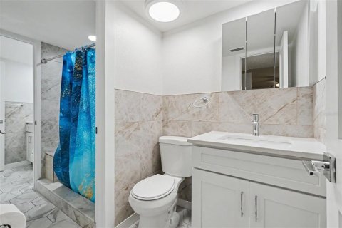 Condominio en venta en Palm Harbor, Florida, 2 dormitorios, 83.61 m2 № 2167549 - foto 16